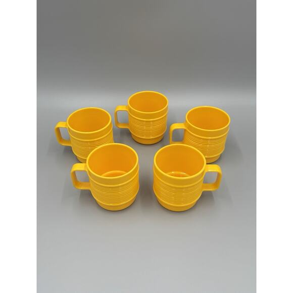 Vintage RUBBERMAID Yellow Ribbed STACKABLE CUPS Mugs w/Handle #3819 Lot Of 5 - Picture 1 of 6